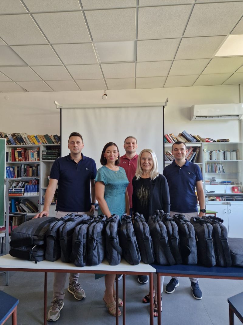 Donacija laptopa i popratne opreme Srednjoj školi Gimnazija i strukovna škola Jurja Dobrile u Pazinu